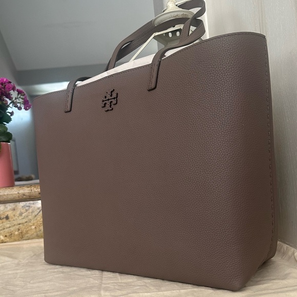 NWT Tory Burch McGraw Leather Tote in Silver Maple, w/Dust Bag, Retails $398 - Picture 5 of 10